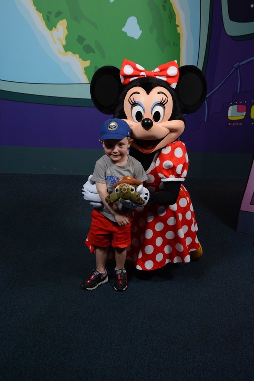 PhotoPass_Visiting_EPCOT_411329643948 (1).JPG