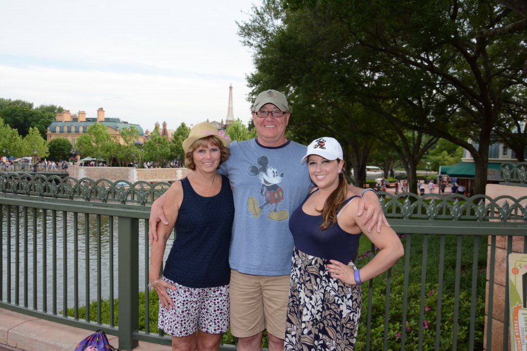 PhotoPass_Visiting_Epcot_7676324443.jpg