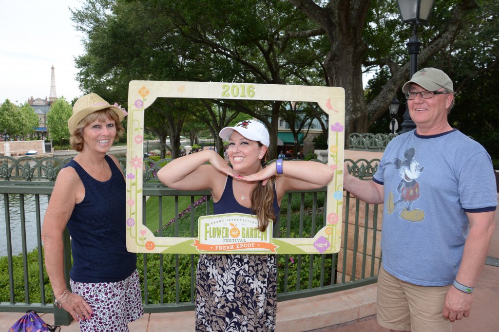 PhotoPass_Visiting_Epcot_7676324453.jpg