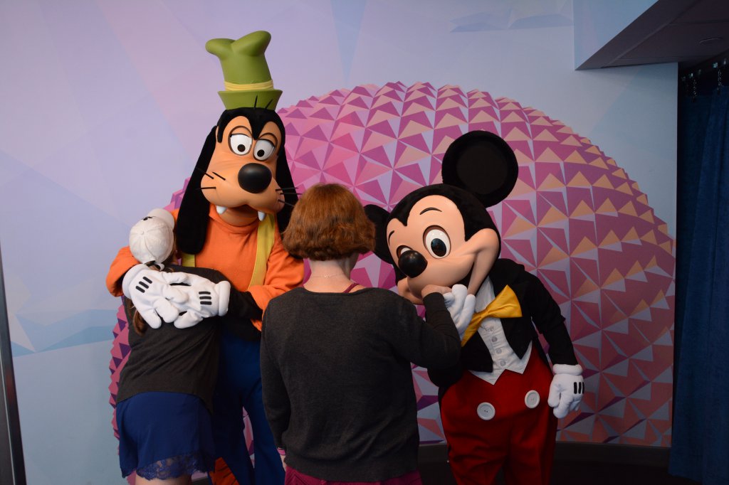 PhotoPass_Visiting_EPCOT_7996400832.jpeg