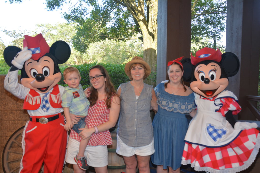 PhotoPass_Visiting_WDWRESORTSANDMORE_411324565316.JPG