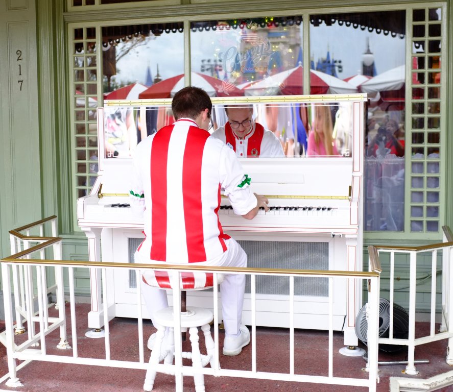 piano-player-at-caseys-jpg.830121