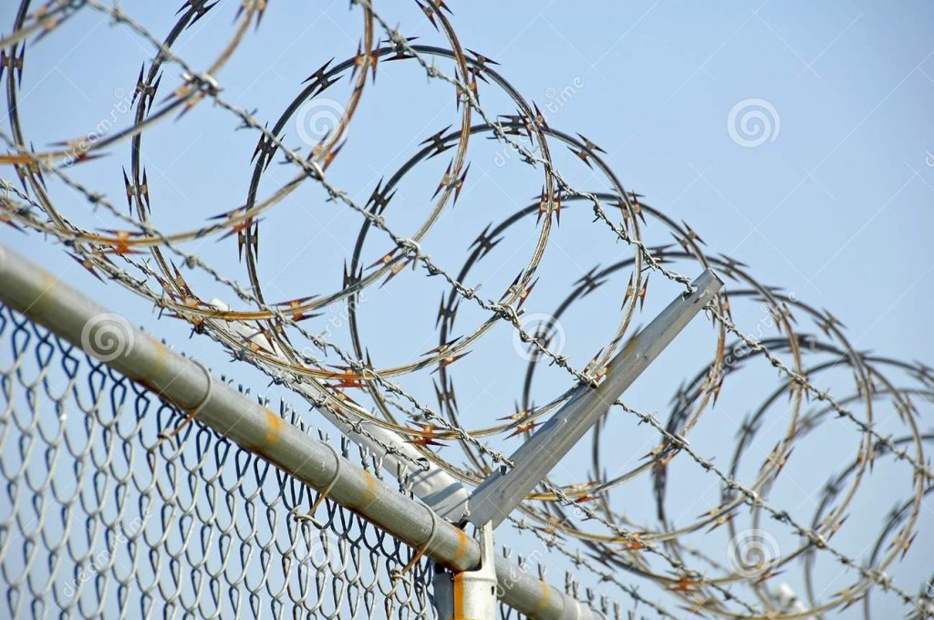 razor-wire-2-1338566.jpg