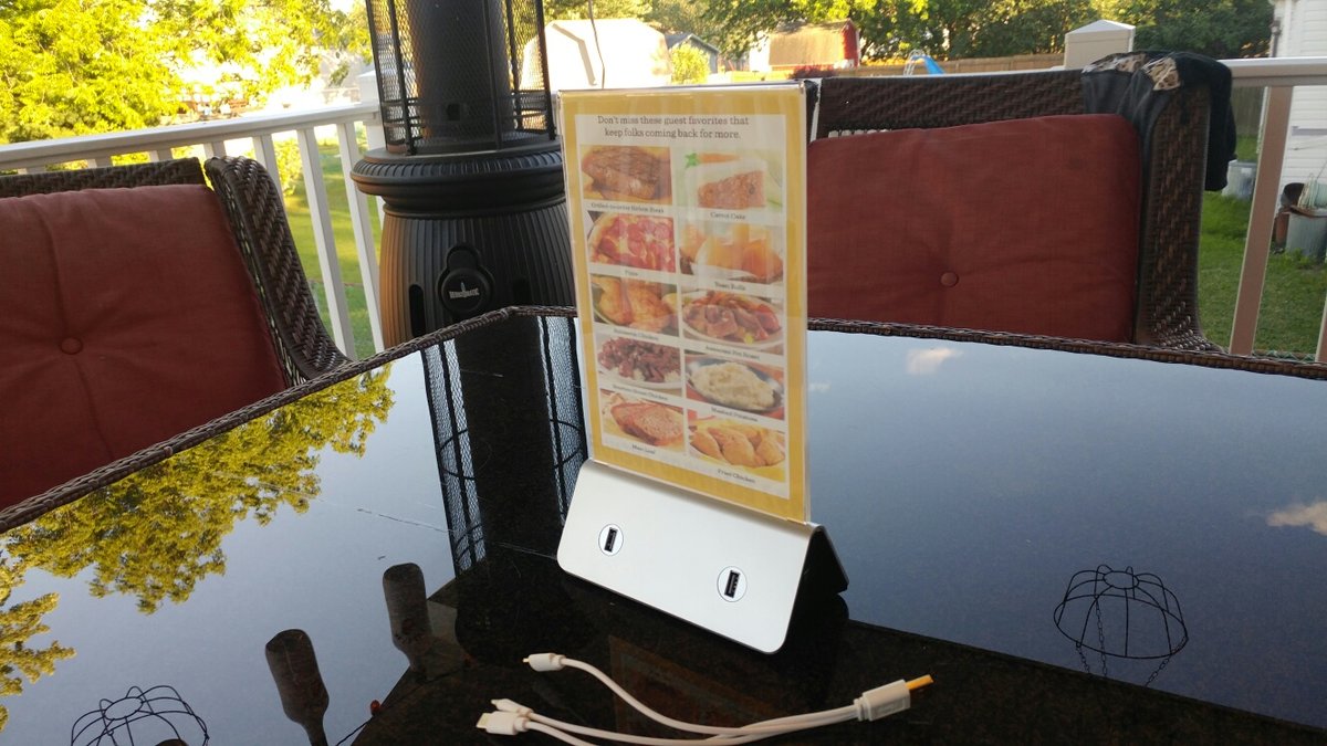 Restaurant-cellphone-charging-station-table-top.jpg