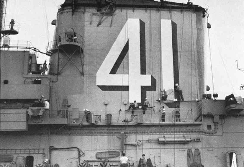 Sailors_painting_pennant_number_on_USS_Midway_(CVA-41)_in_1955.jpg