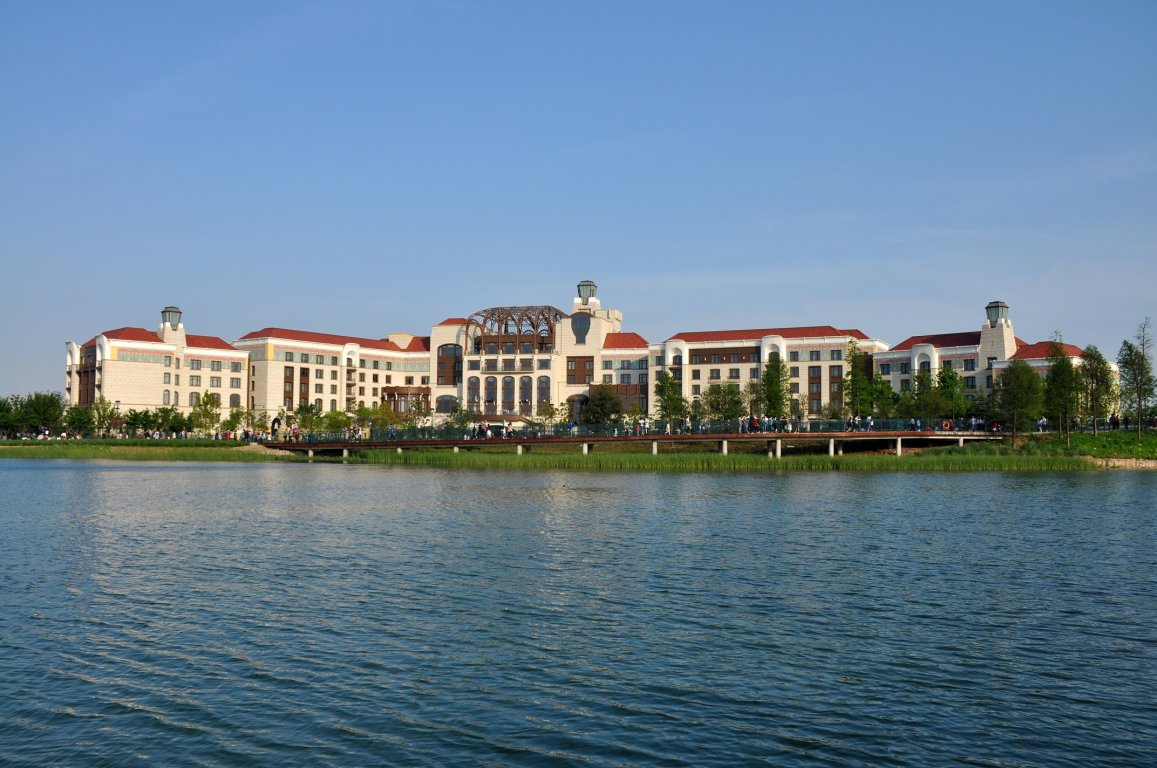 Shanghai_Disneyland_Hotel_1.jpg