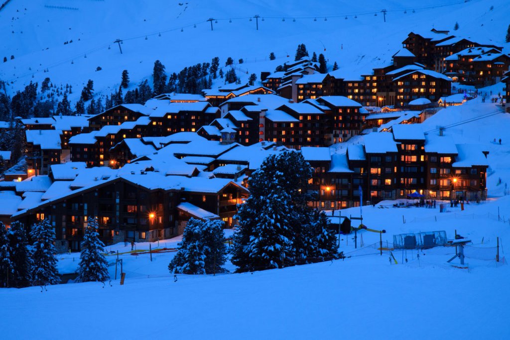 ski-resort-at-night-11288014304WuG5.jpg