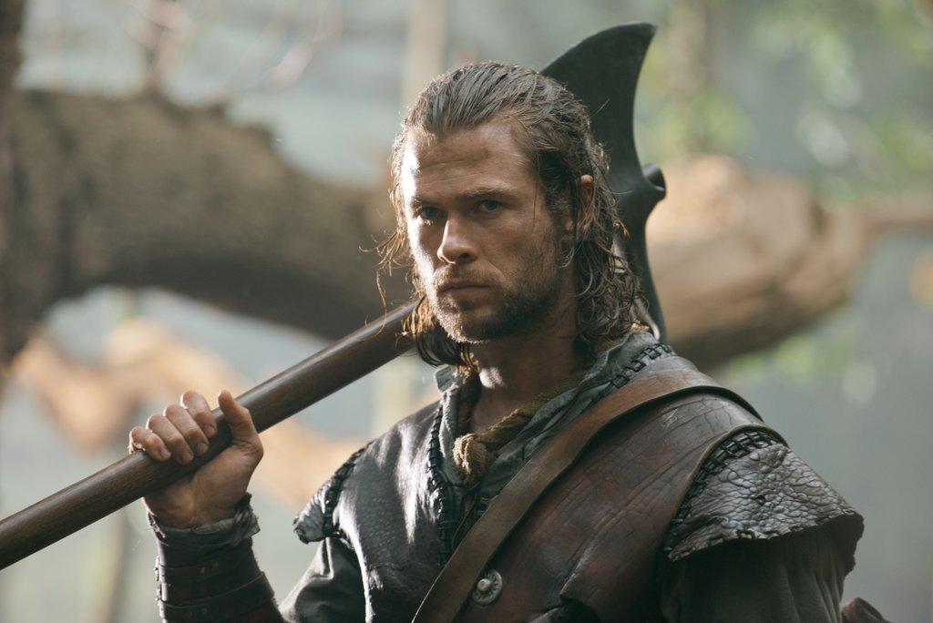 snow-white-huntsman-movie-image-chris-hemsworth-1.jpg