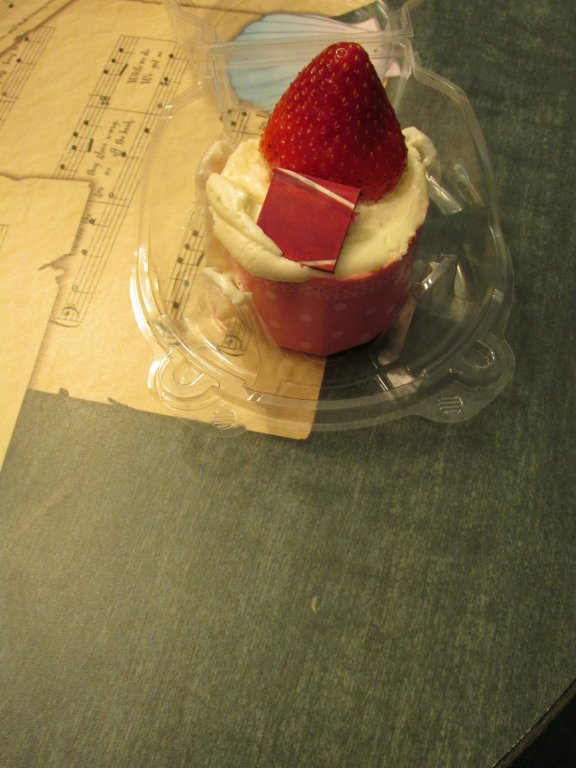 strawberry cupcake.jpg