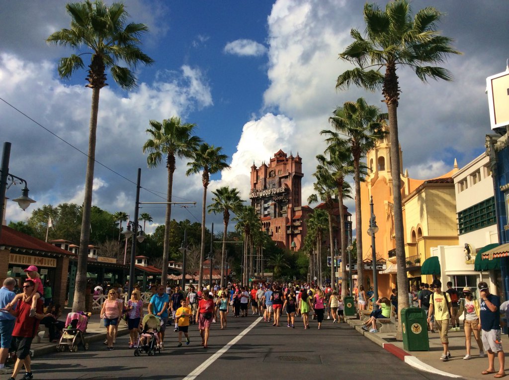 Sunset_Boulevard_at_Disney's_Hollywood_Studios-1.jpg