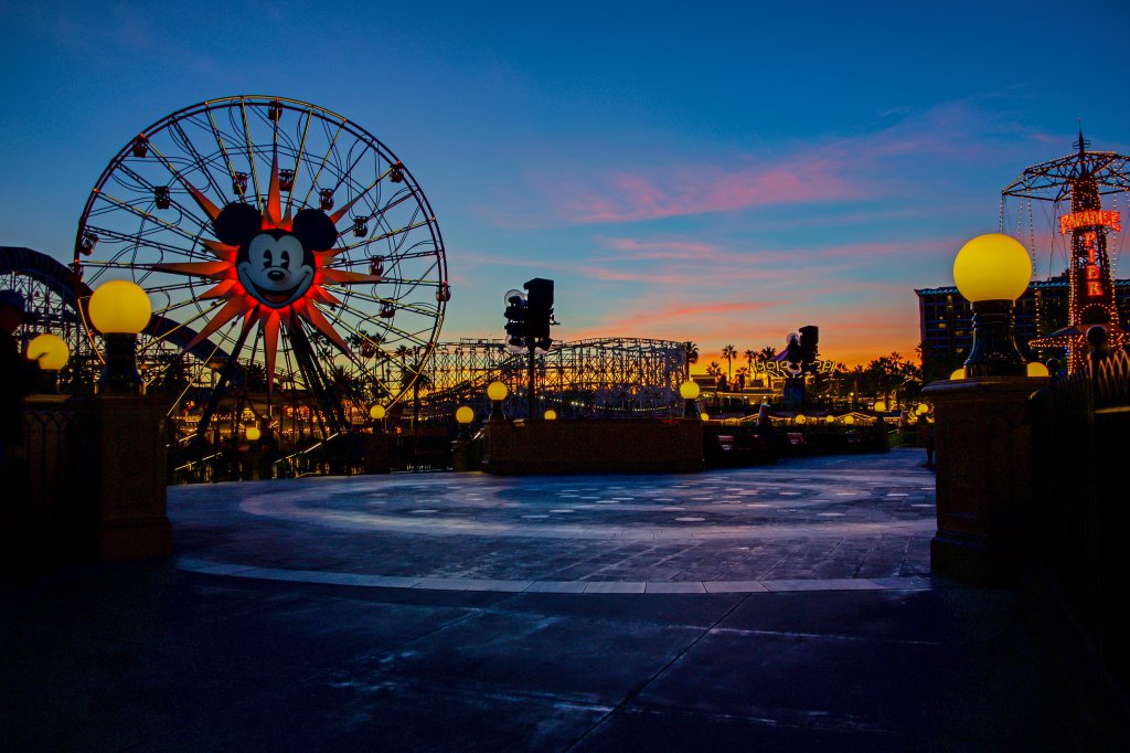 Sunset_over_the_Pier.jpg