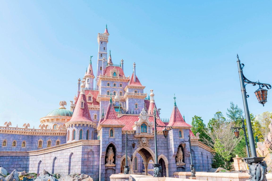 The-Enchanted-Tale-of-Beauty-and-the-Beast-Tokyo-Disneyland-Castle-7991110.jpg