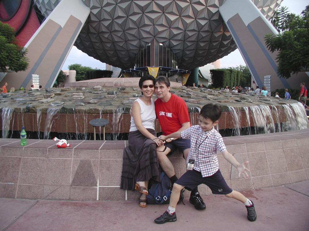 thumbnail_EPCOT - PHOTO BOMB 01.jpg