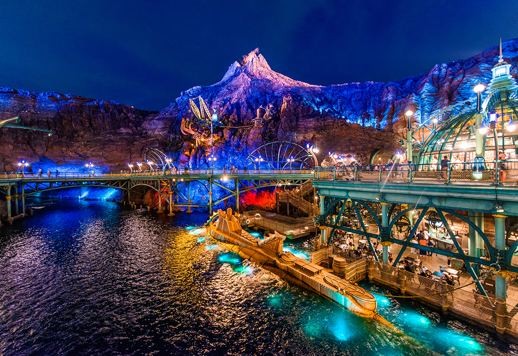 toyko-disneysea-mysterious-island-night.jpg