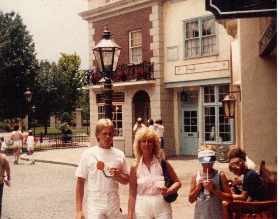 UK pavilion EPCOT 1984.jpg