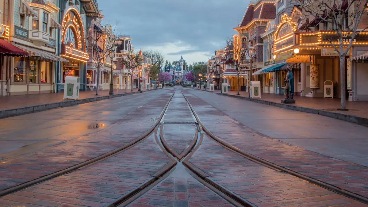 USA-Main-Street-Disneyland.jpeg