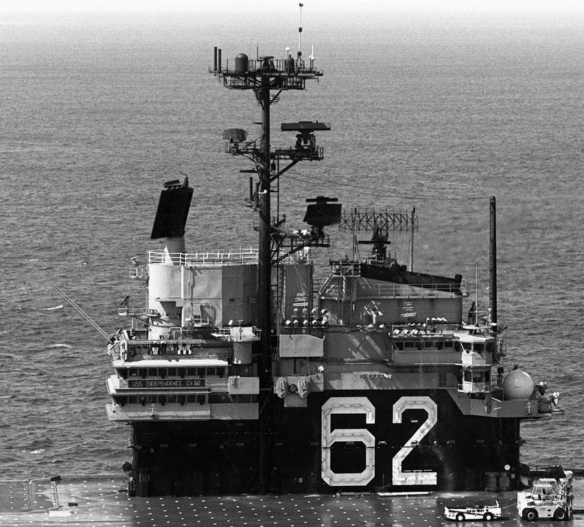 USS_Independence_(CVA-62),_island_and_masts.jpg