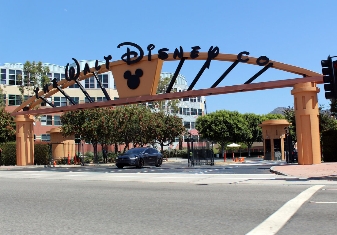 Walt_Disney_Studios_Alameda_Entrance.jpg