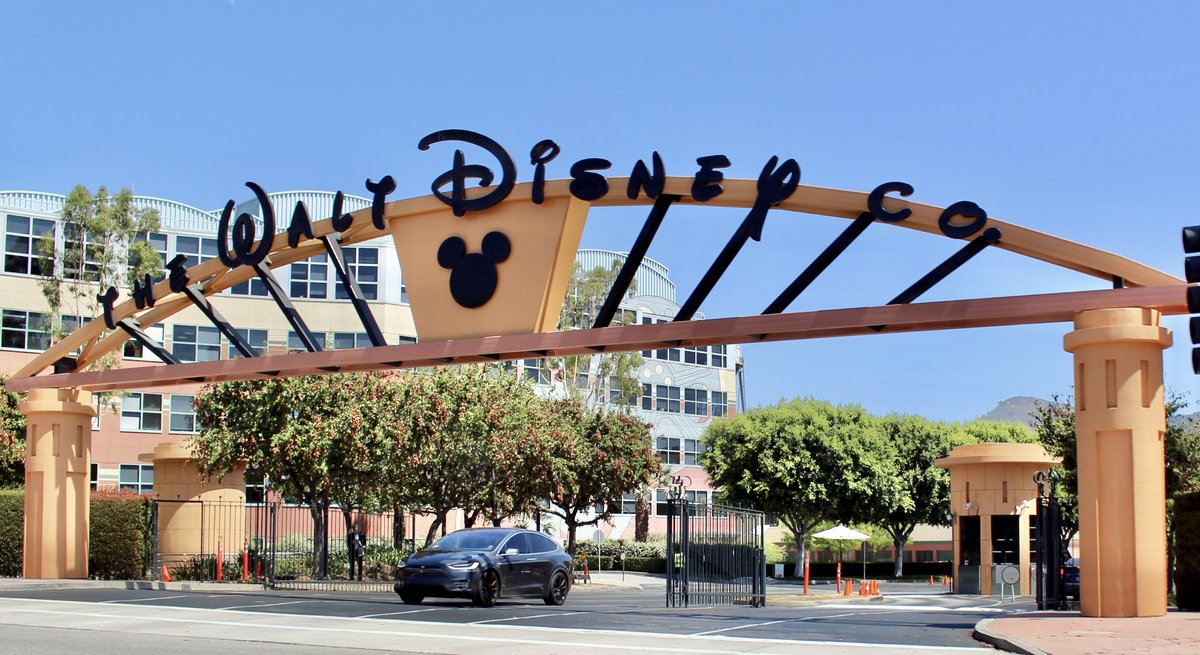 Walt_Disney_Studios_Alameda_Entrance.jpg