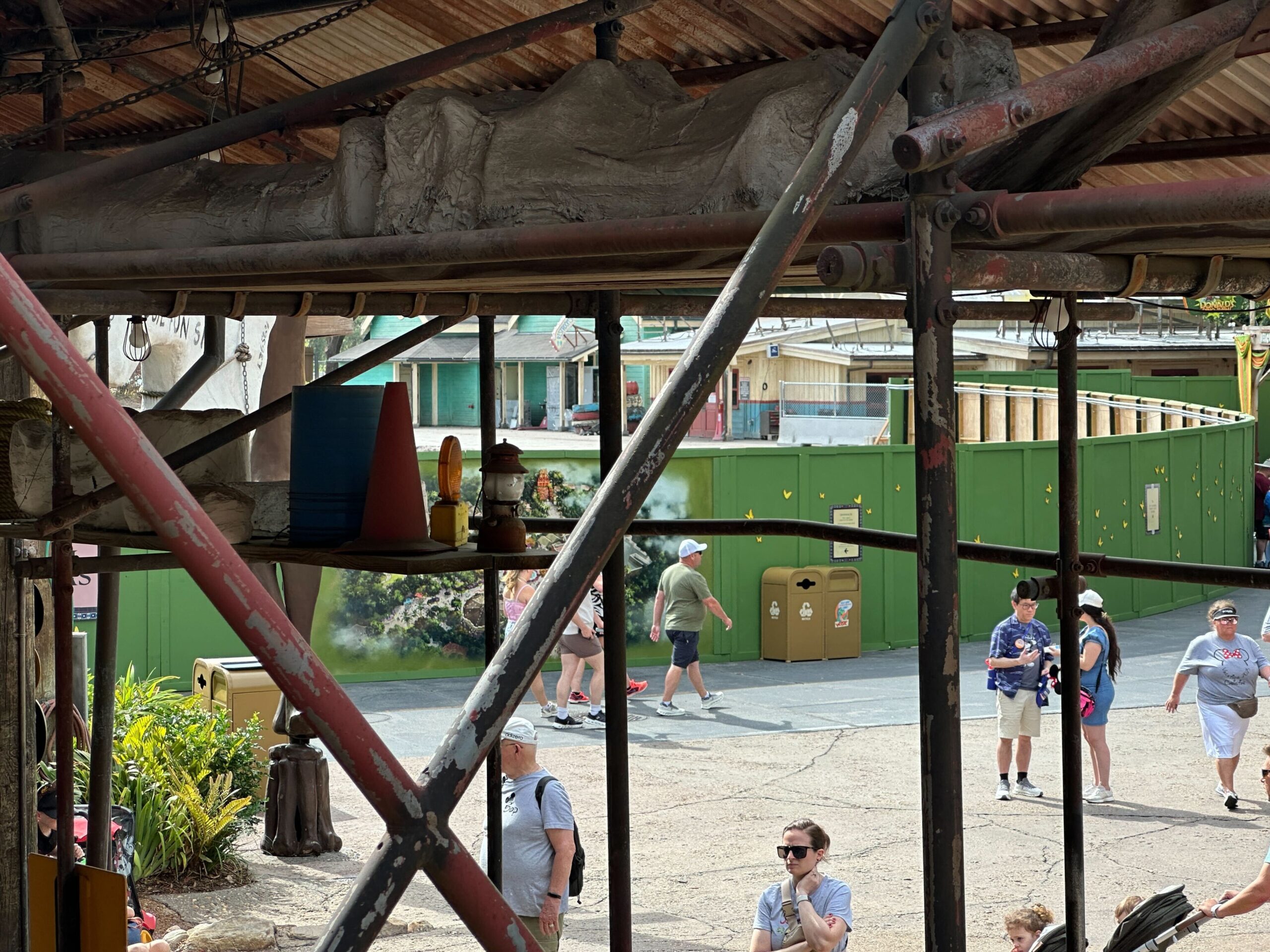 WDW-AK-Tropical-Americas-retaining-wall-2-April-2025.jpg