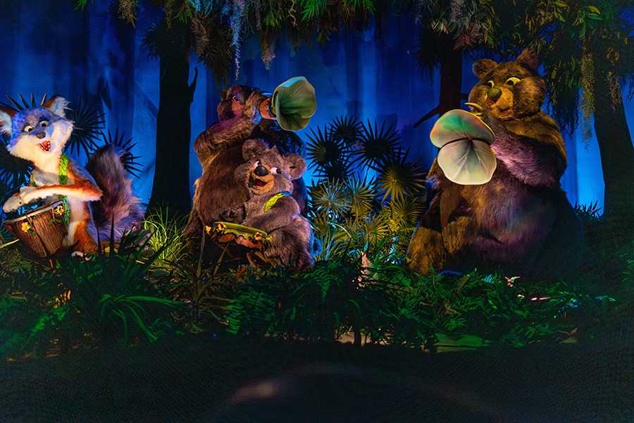 wdw-mk-Tianas-Bayou-Adventure-rara-band-bears-fox-stock.jpeg