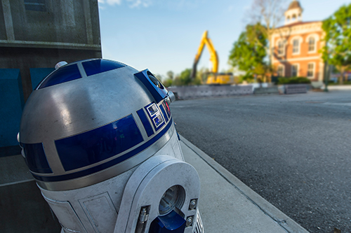 WDW_HL_R2D2atDHS_4.11.16_img1-2.jpg