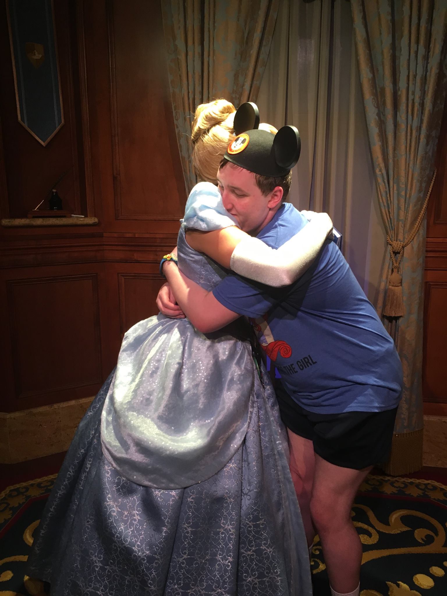 Hugging Cinderella(2017 Edition)